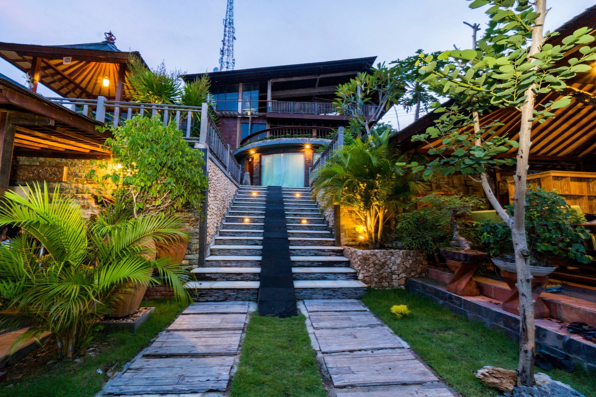 Hotel Jenggala Hill à Lembongan Extérieur photo